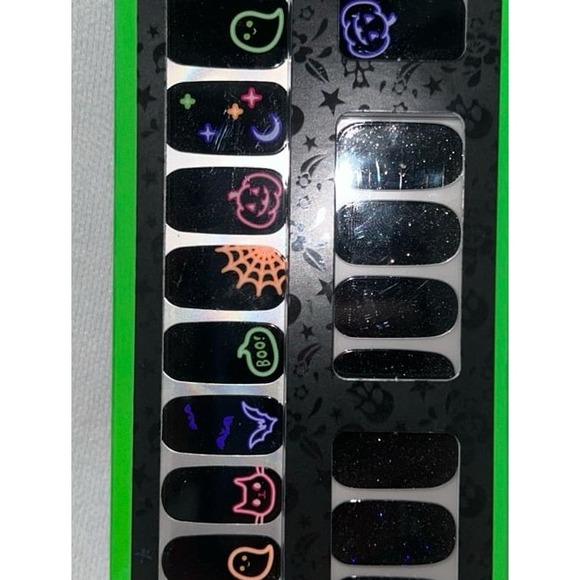 Dashing Diva Other - Dashing Diva Gloss Halloween Ultra Shine Gel Nail Strips Glow in the Dark